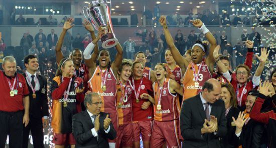 Olaylı derbide kupa Galatasaray'ın