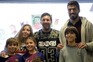 Messi ve Suarez çocukları ziyaret etti