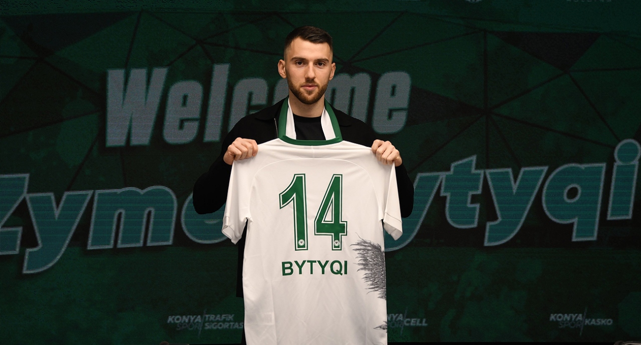 10- Zymer Bytyqi (sol kanat, on numara)  Viking -> İttifak Holding Konyaspor