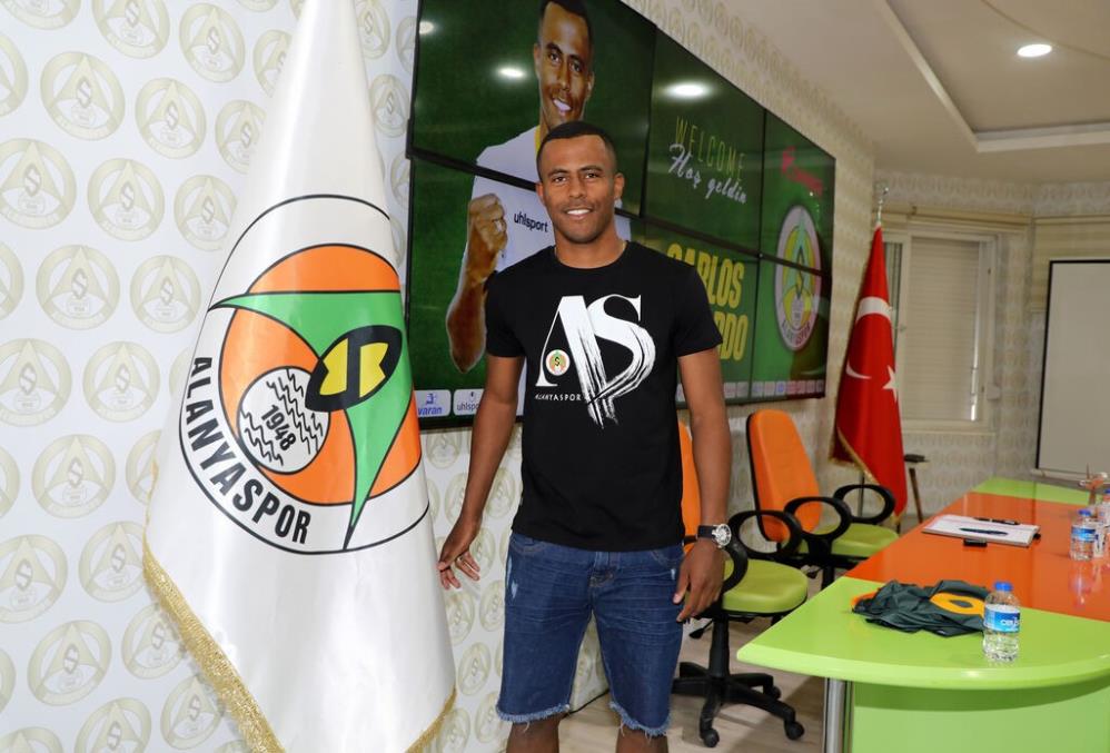 18- Carlos Eduardo (Sağ kanat) | Palmeiras → Corendon Alanyaspor