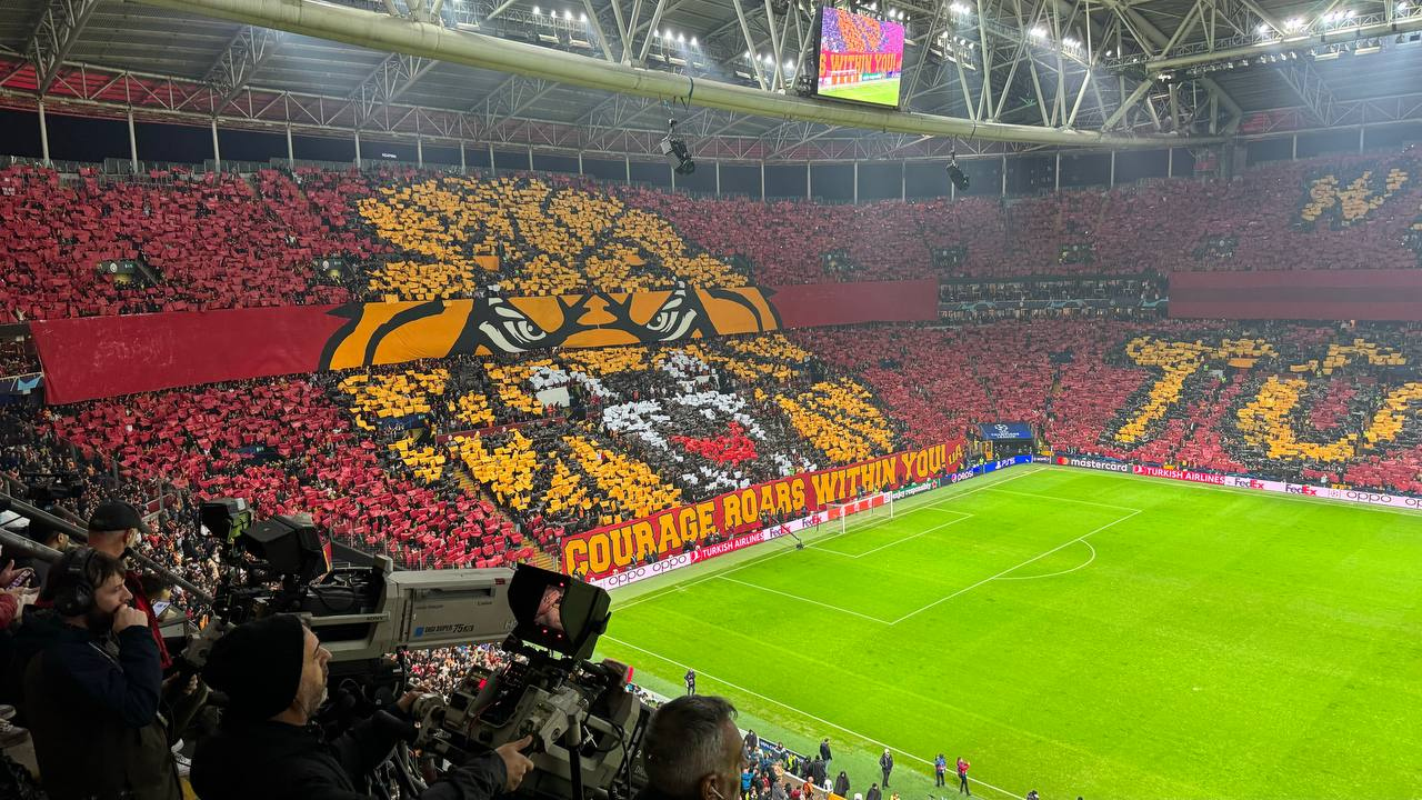 Galatasaray taraftarından müthiş koreografi