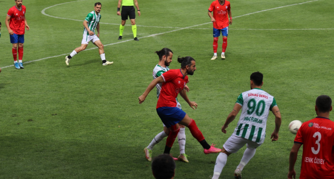Amasyaspor son maçı kazanarak ligde kaldı