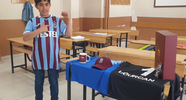 Trabzonspor, Patnoslu Nurullah'a imzalı forma gönderdi Görseli