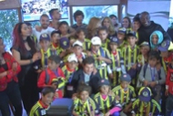 Fenerbahçeli futbolcular Vanlı çocuklarla buluştu