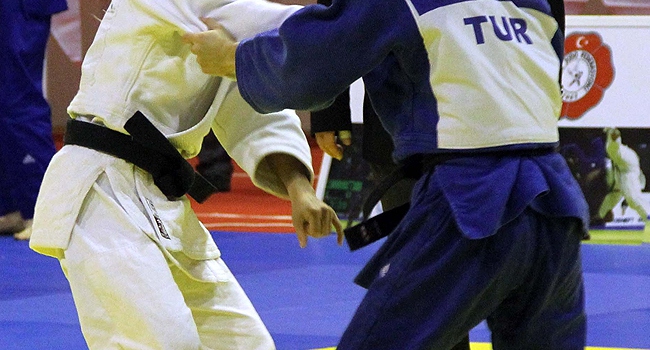 Judoda 1 altın 1 bronz Görseli