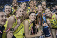Fenerbahçe Opet kupasını kavuştu